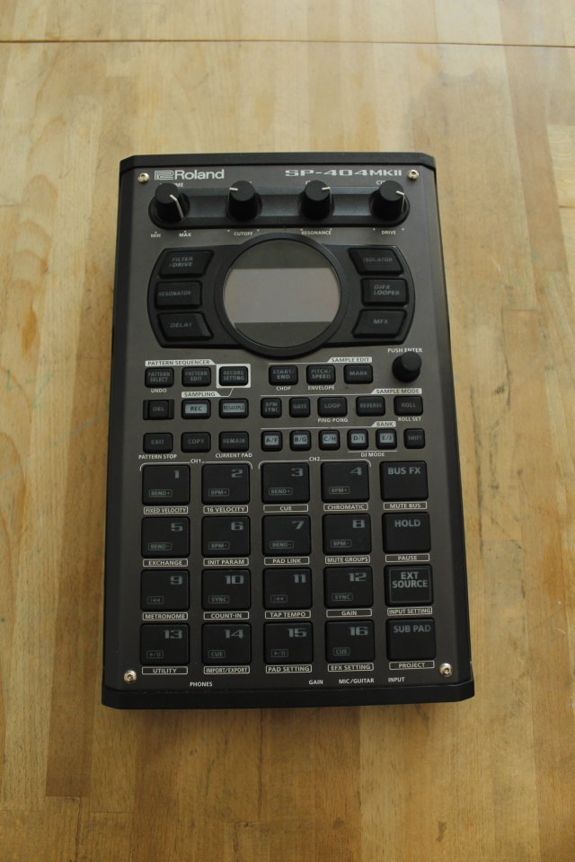 Roland SP-404MkII Gris de segunda mano · Foto 1 de 7 · Sevilla · 390 €
