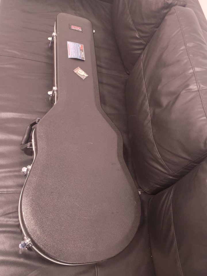 Estuche Gator mod-Les Paul de segunda mano · Foto 1 de 5 · Málaga · 60 €