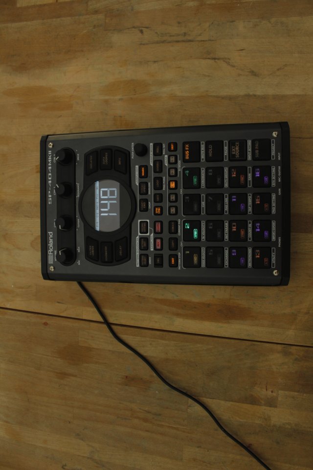 Roland SP-404MkII Gris de segunda mano · Foto 2 de 7 · Sevilla · 390 €