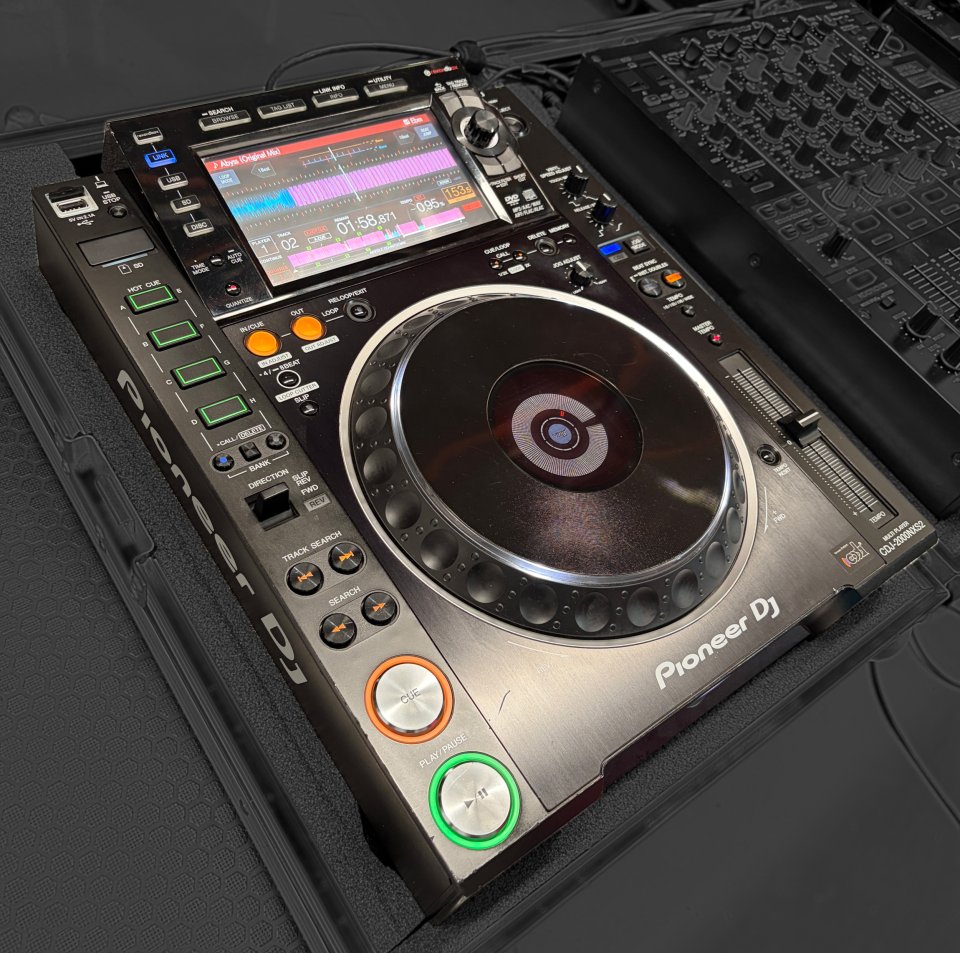 Set DJ PIONNER CDJ2000 de segunda mano · Foto 1 de 4 · Madrid · 3499 €