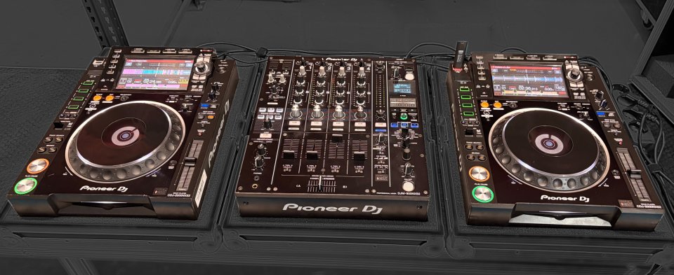 Set DJ PIONNER CDJ2000 de segunda mano · Foto 2 de 4 · Madrid · 3499 €
