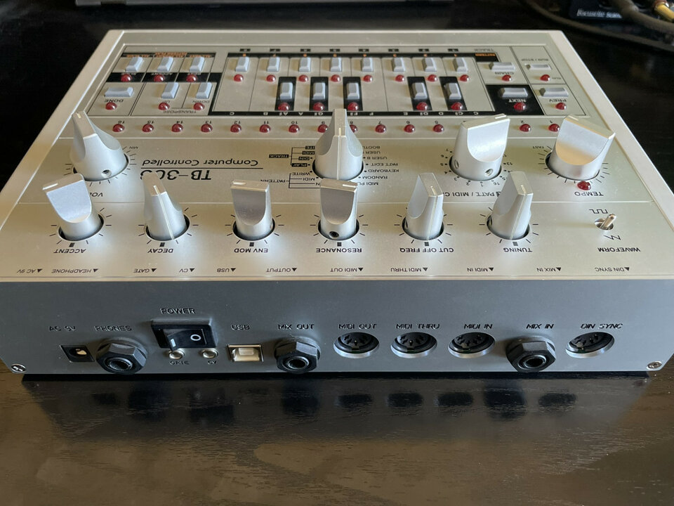 X0XB0X SE edicion coleccionista TB303