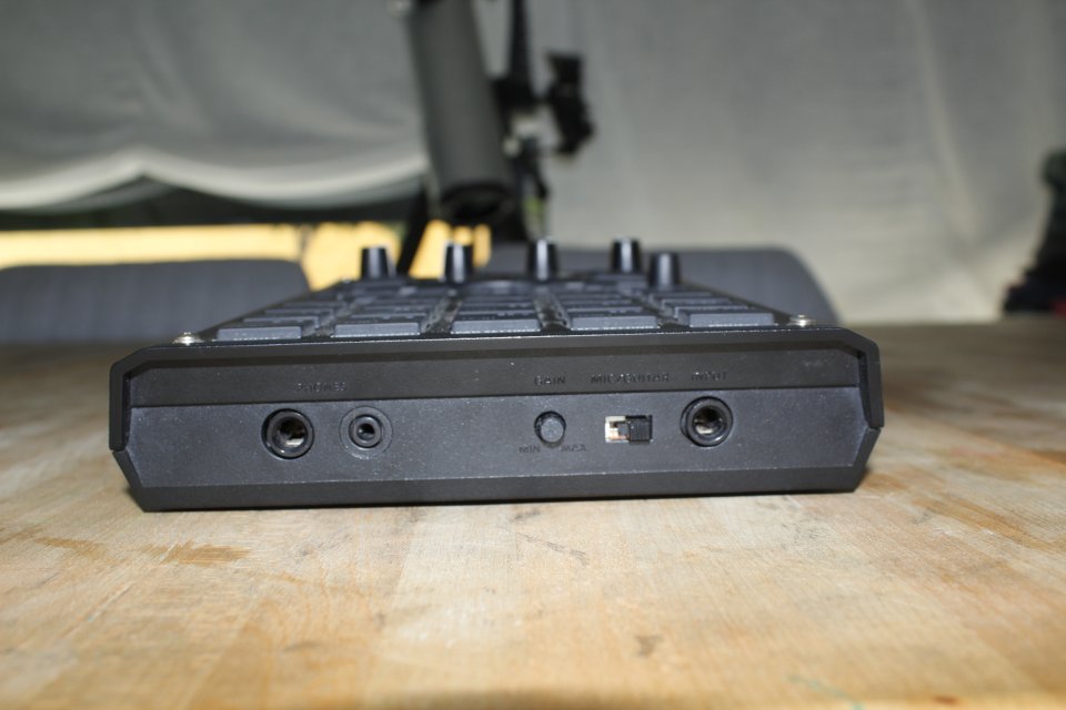 Roland SP-404MkII Gris de segunda mano · Foto 4 de 7 · Sevilla · 390 €