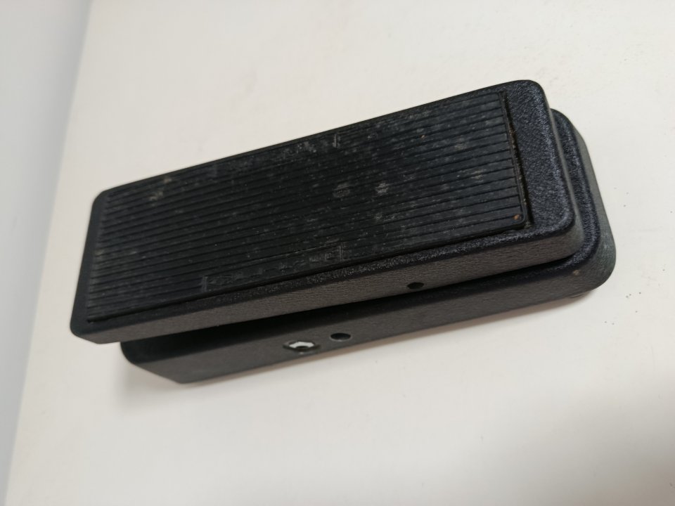 Pedal wah Dunlop Cry Baby Original de segunda mano · Foto 2 de 5 · Cantabria · 90 €