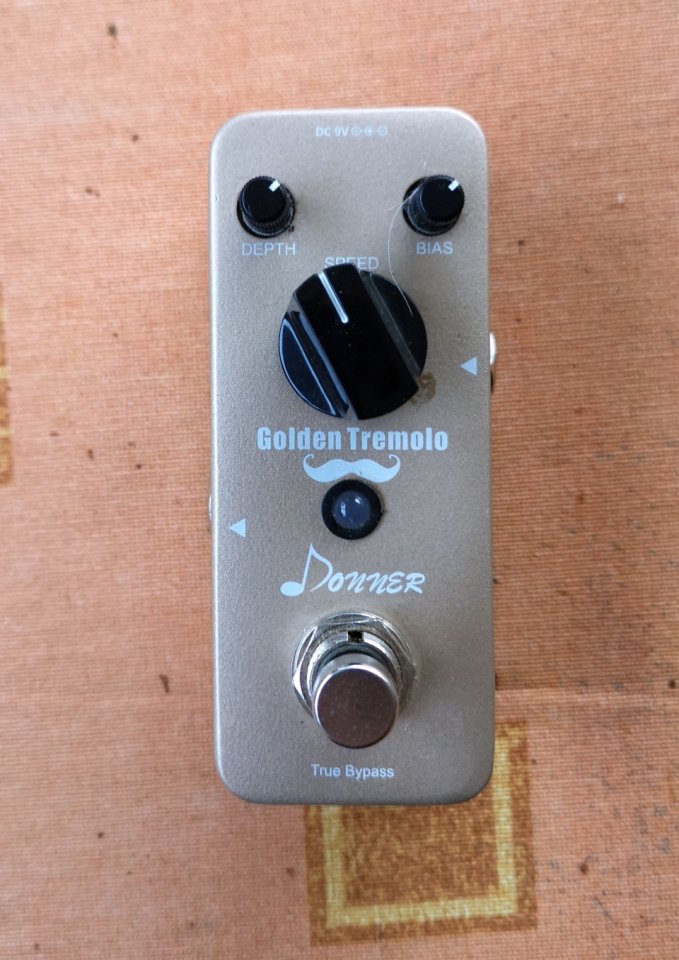 Pedal Donner Golden Tremolo de segunda mano · Foto 1 de 4 · Madrid · 20 €