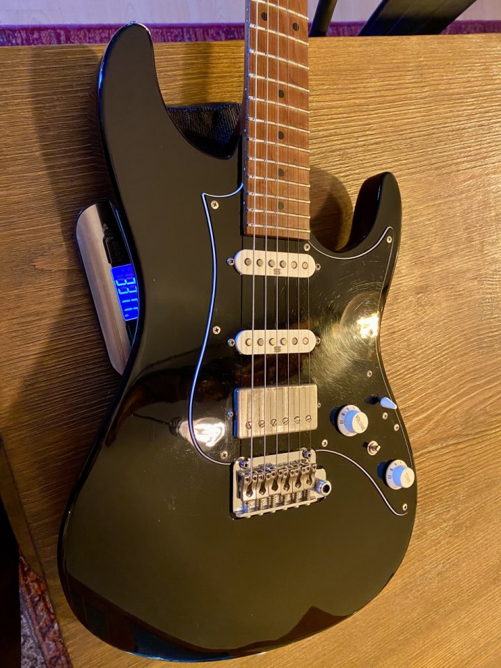 Ibanez AZ2204B-BK Prestige - Como nueva