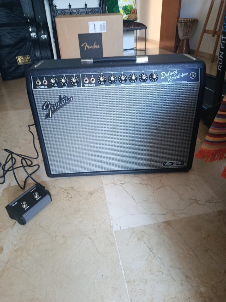 Fender tone master Deluxe reverb de segunda mano · Cádiz · 800 €