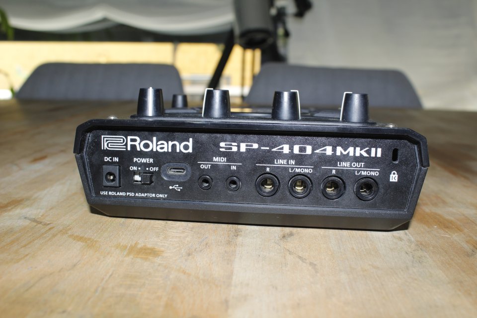 Roland SP-404MkII Gris de segunda mano · Foto 6 de 7 · Sevilla · 390 €