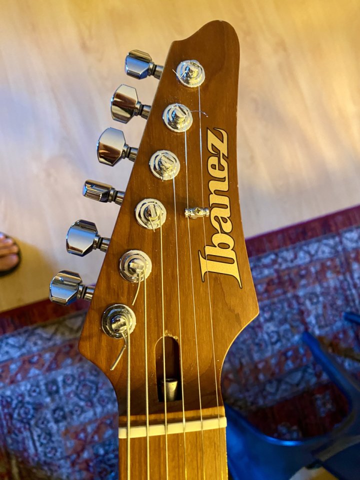 Ibanez AZ2204B-BK Prestige - Como nueva