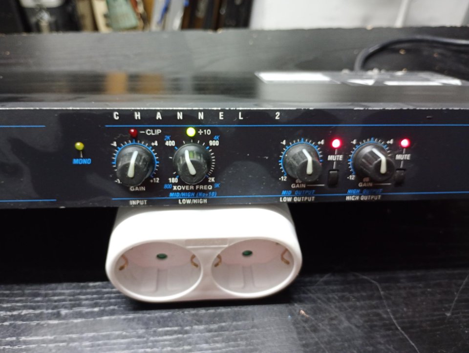 crossover JBL de segunda mano · Foto 1 de 4 · Cádiz · 100 €