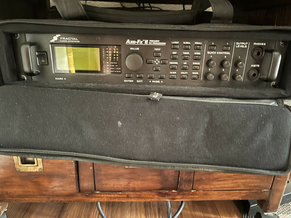 Fractal Axe fx2 más mfc 101 mark  3 y pedal expresión.