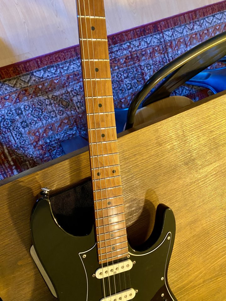 Ibanez AZ2204B-BK Prestige - Como nueva