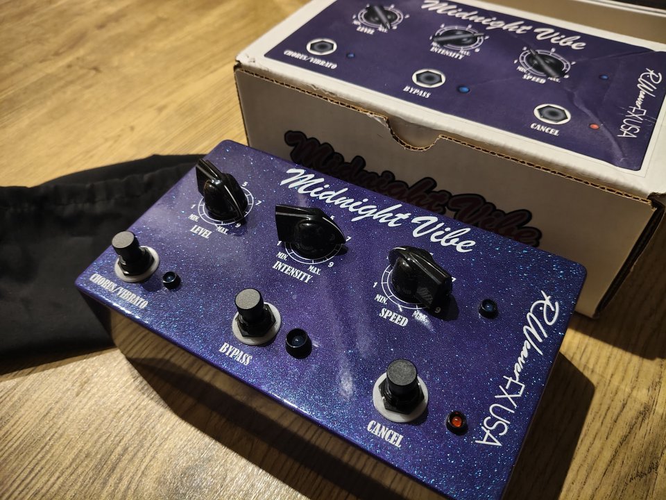 R. Weaver Midnight Vibe Univibe