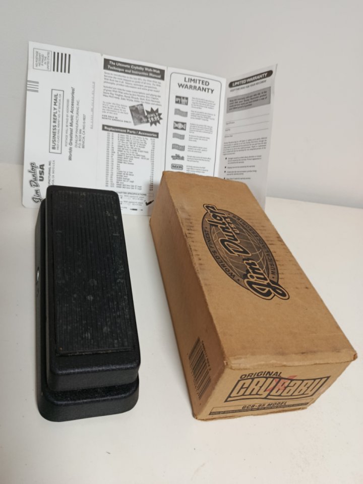 Pedal wah Dunlop Cry Baby Original de segunda mano · Foto 5 de 5 · Cantabria · 90 €