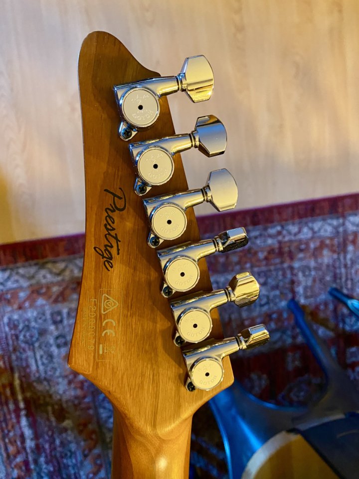 Ibanez AZ2204B-BK Prestige - Como nueva