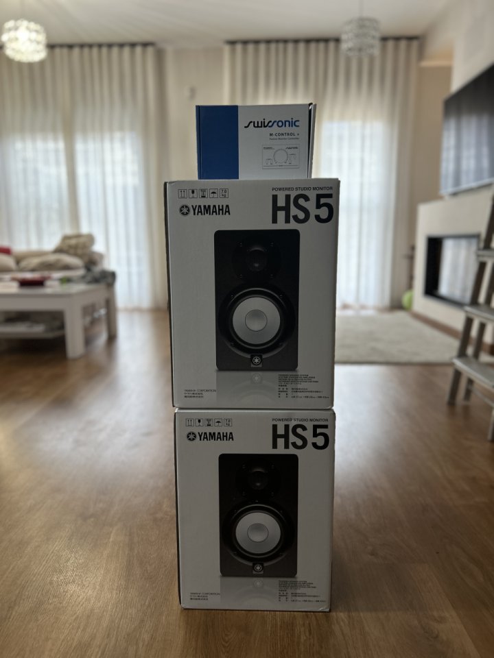 YAMAHA HS5 MONITORES DE ESTUDIO + control volumien pasivo
