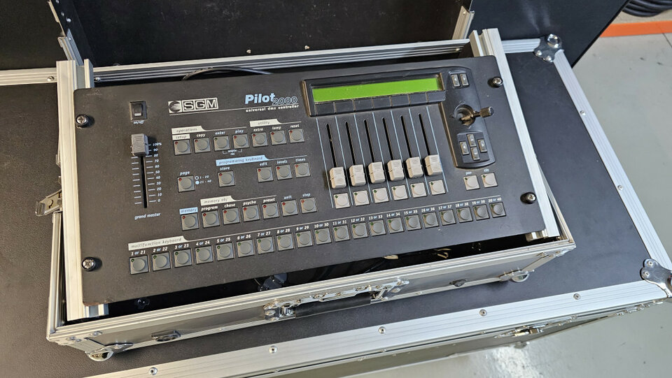 Mesa de luces DMX SGM Pilot 2000