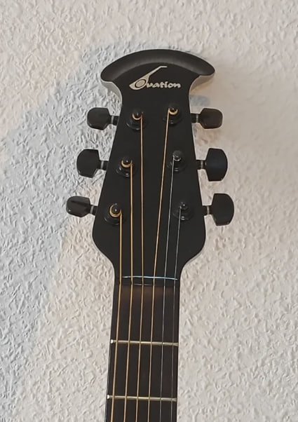 Guitarra Ovation Idea+ funda Ovation