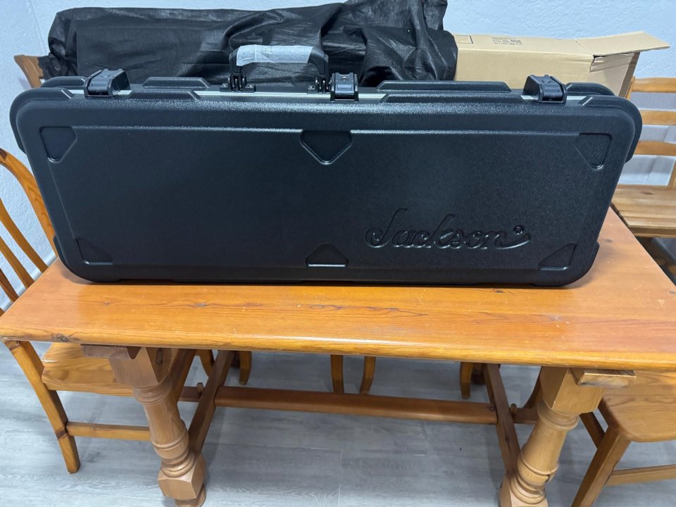 Jackson Soloist/Dinky Case - NUEVO SIN USAR - Solo Venta, NO Cambios de segunda mano · Foto 1 de 10 · Madrid · 100 €