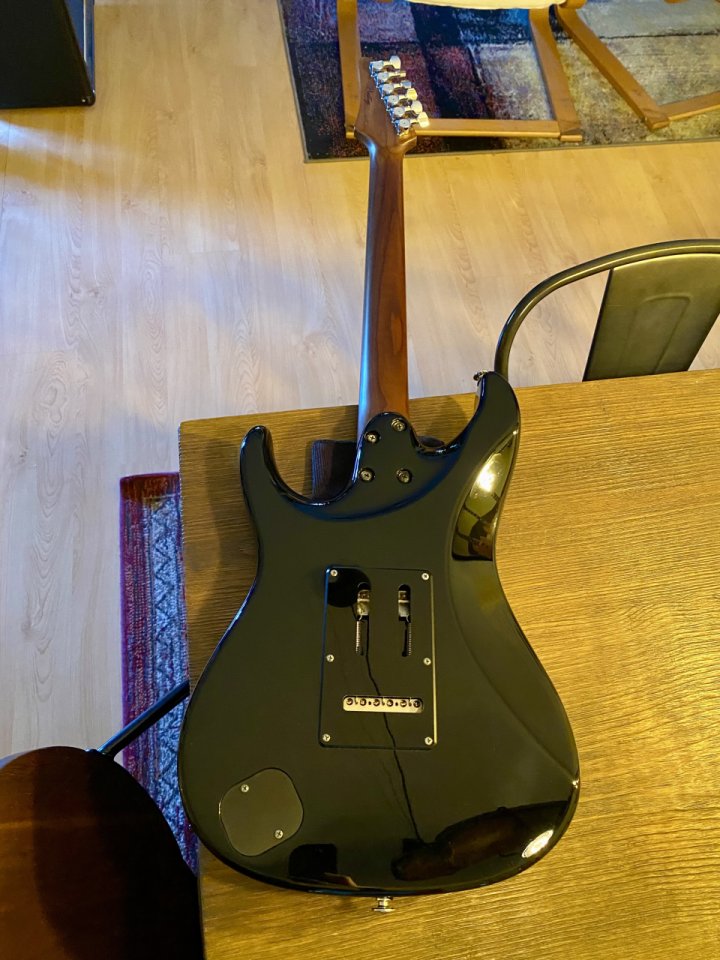 Ibanez AZ2204B-BK Prestige - Como nueva