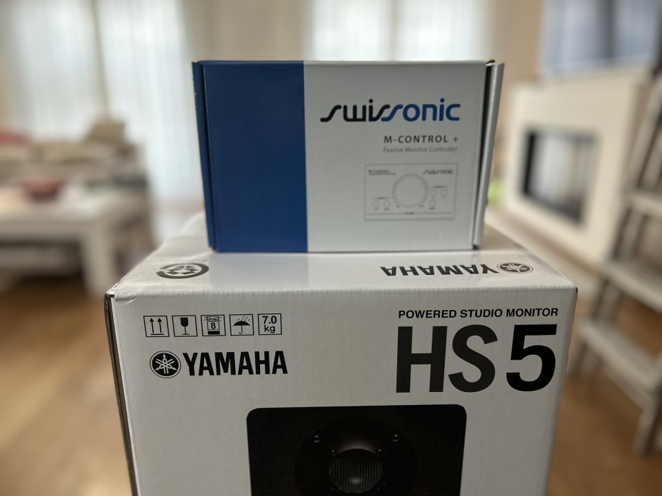 YAMAHA HS5 MONITORES DE ESTUDIO + control volumien pasivo