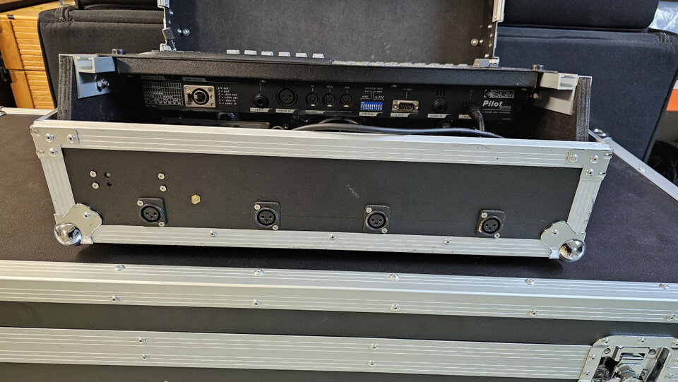 Mesa de luces DMX SGM Pilot 2000 de segunda mano · Foto 3 de 5 · Navarra · 325 €