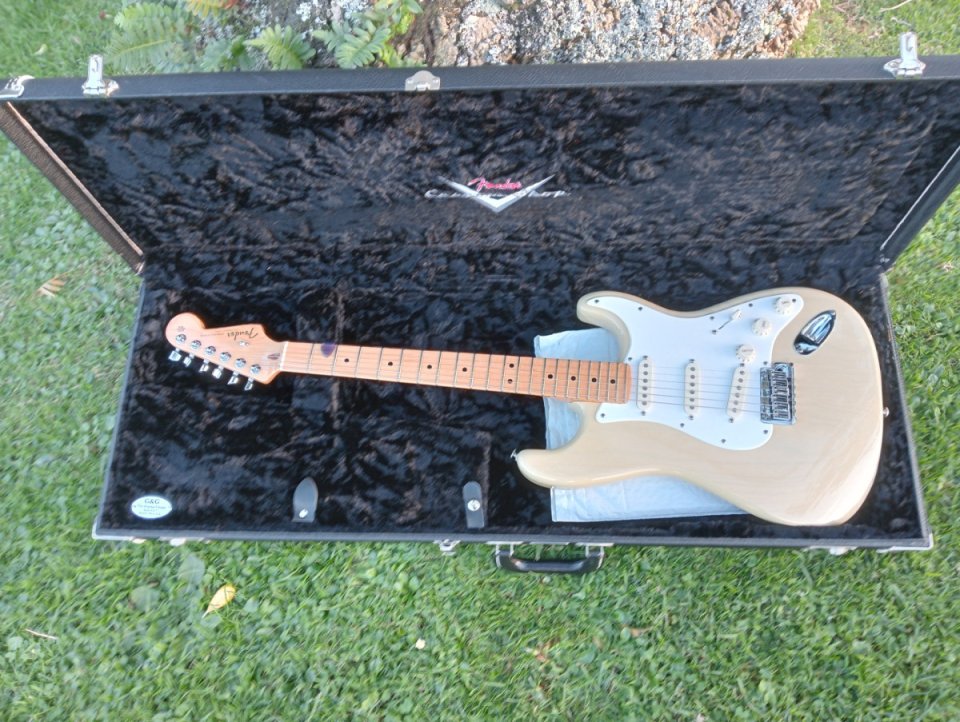 Fender Custom Shop Classic Stratocaster 2007 de segunda mano · Foto 4 de 10 · A Coruña · 1 €