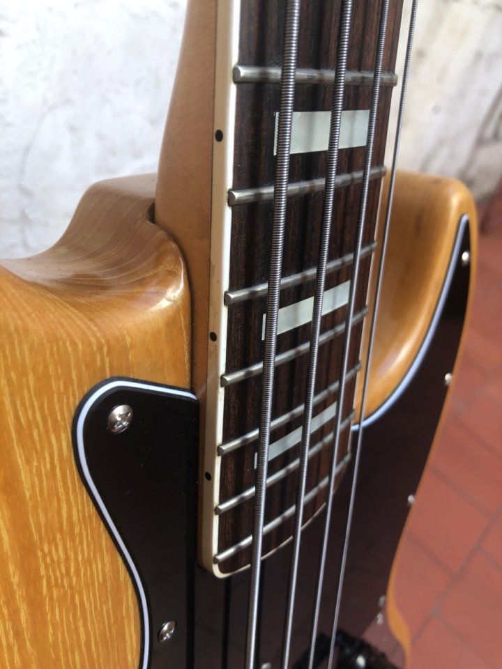 Bajo Fender Jazz Bass RI 75 Japan 1994 de segunda mano · Foto 4 de 9 · Madrid · 1350 €