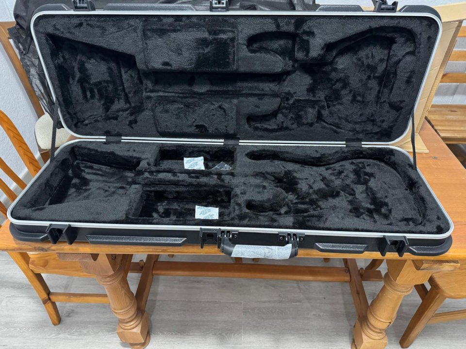 Jackson Soloist/Dinky Case - NUEVO SIN USAR - Solo Venta, NO Cambios de segunda mano · Foto 3 de 10 · Madrid · 100 €