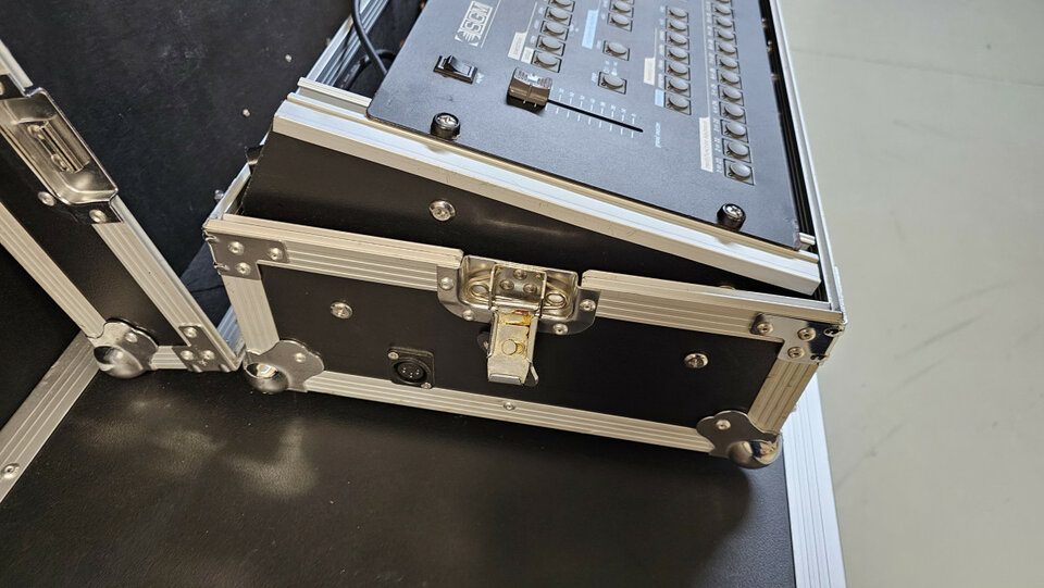 Mesa de luces DMX SGM Pilot 2000 de segunda mano · Foto 4 de 5 · Navarra · 325 €