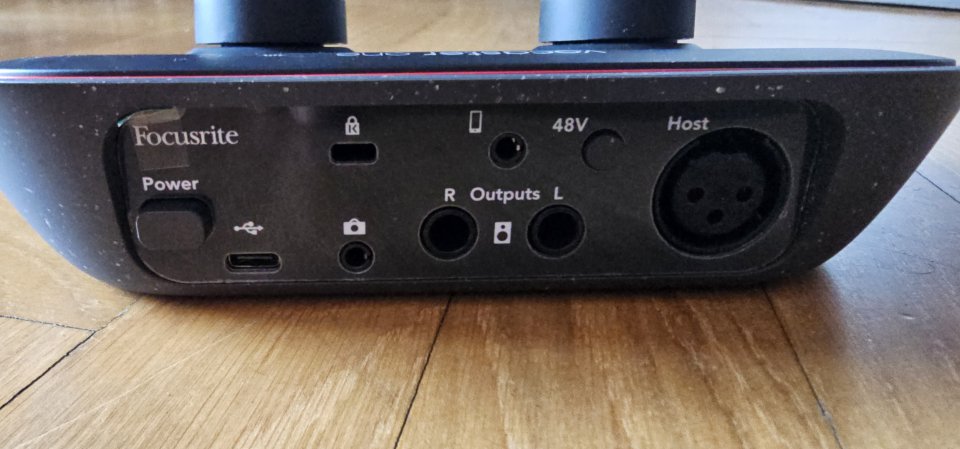 Focusrite Vocaster One de segunda mano · Foto 3 de 6 · Madrid · 30 €