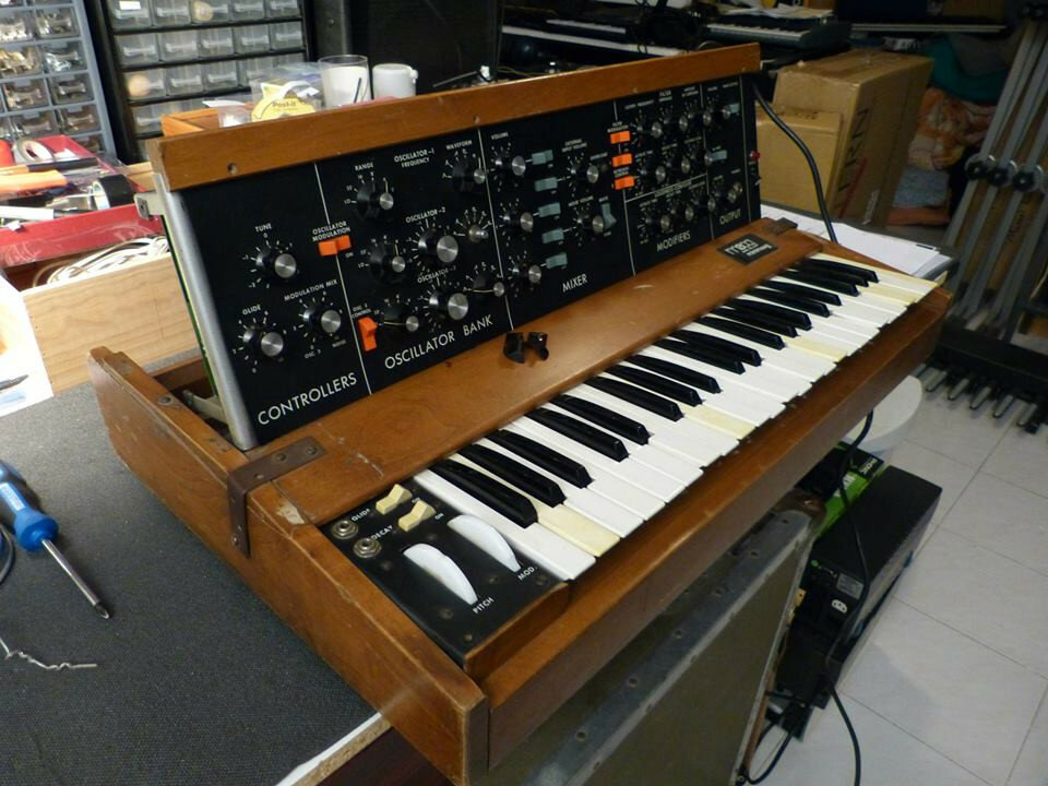 Compro sintetizadores antiguos averiados, no importa el estado