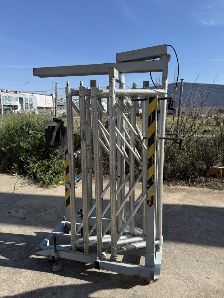 Torres de aluminio para elevación de equipos line array de segunda mano · Foto 2 de 6 · Guadalajara · 5000 €
