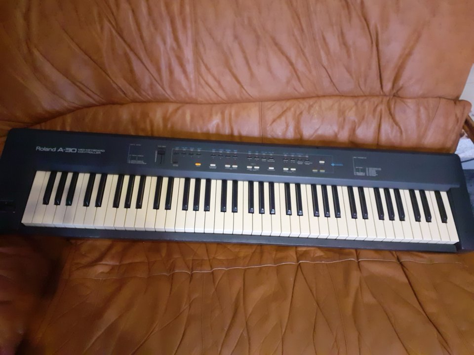 Teclado Roland A-30 MIDI KEY BOARD CONTROLLER de segunda mano · Foto 2 de 3 · Barcelona · 120 €