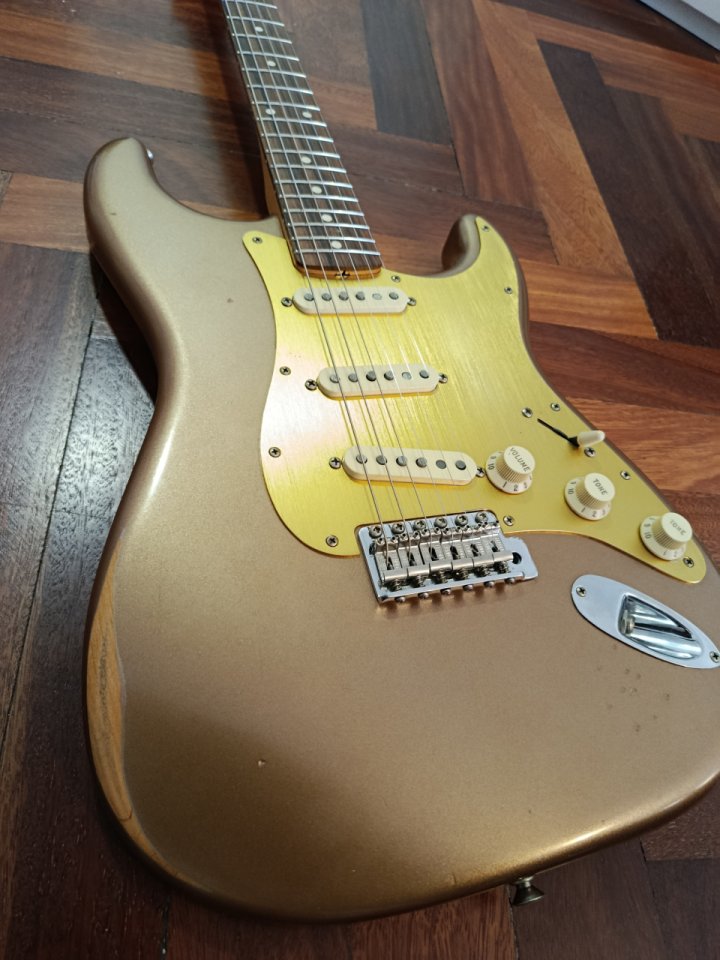 Fender stratocaster Vintera 60 Road worn. Radio 9'5 trastes NUEVOS de segunda mano · Foto 1 de 10 · Cantabria · 950 €