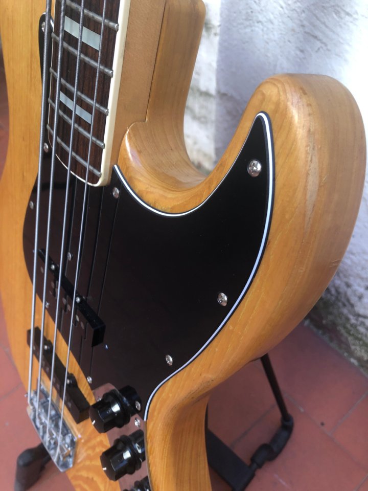 Bajo Fender Jazz Bass RI 75 Japan 1994 de segunda mano · Foto 7 de 9 · Madrid · 1350 €