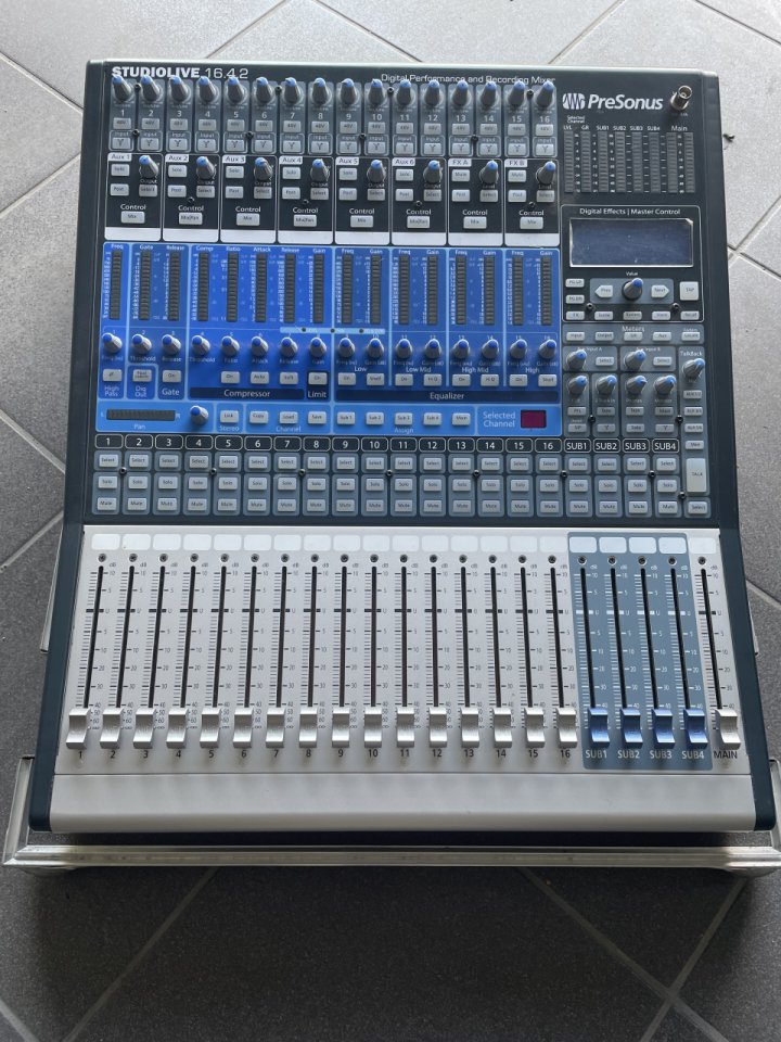 Mesa PRESONUS STUDIOLIVE 16.4.2 + Flight case (Envío incluido)