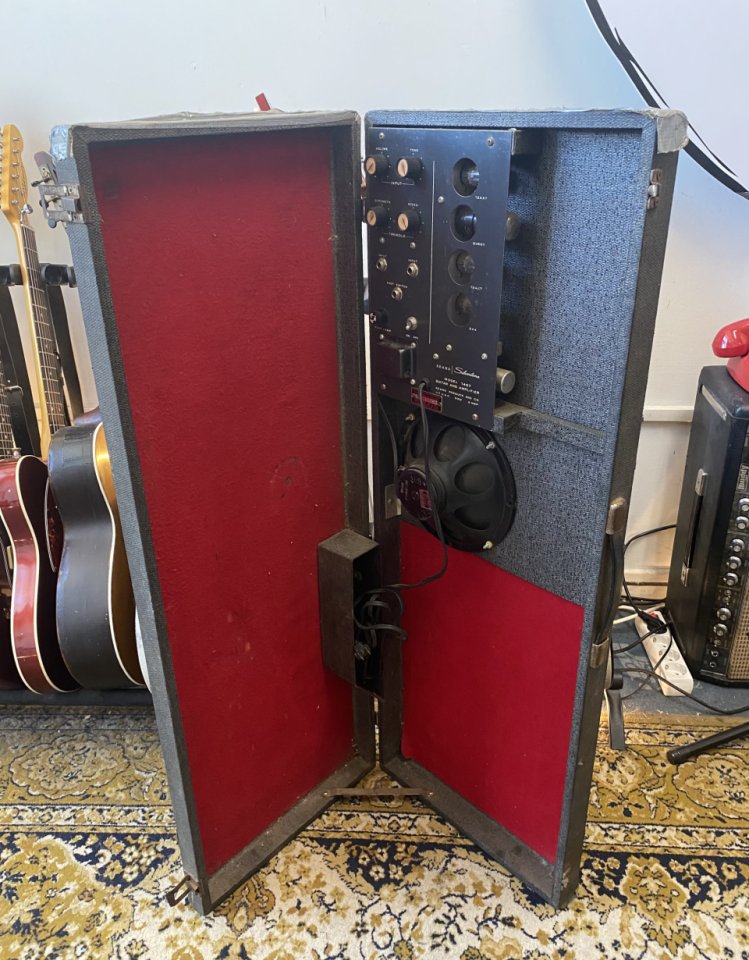 Silvertone 1457 con Amp-in-case de 1965 (amplificador de válvulas/estuche)