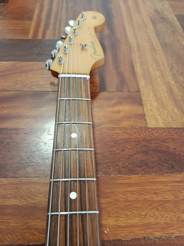 Fender stratocaster Vintera 60 Road worn. Radio 9'5 trastes NUEVOS de segunda mano · Foto 4 de 10 · Cantabria · 950 €