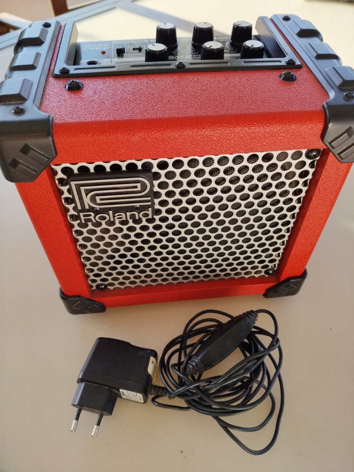 Roland Micro Cube de segunda mano · Foto 1 de 3 · Málaga · 70 €