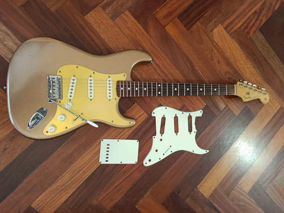 Fender stratocaster Vintera 60 Road worn. Radio 9'5 trastes NUEVOS de segunda mano · Foto 5 de 10 · Cantabria · 950 €