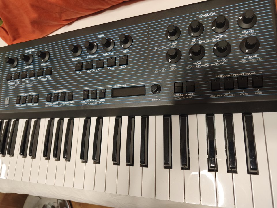 Behringer UBX A teclado sintetizador de segunda mano · Foto 2 de 2 · Madrid · 650 €