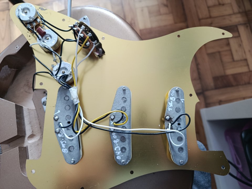 Fender stratocaster Vintera 60 Road worn. Radio 9'5 trastes NUEVOS de segunda mano · Foto 6 de 10 · Cantabria · 950 €