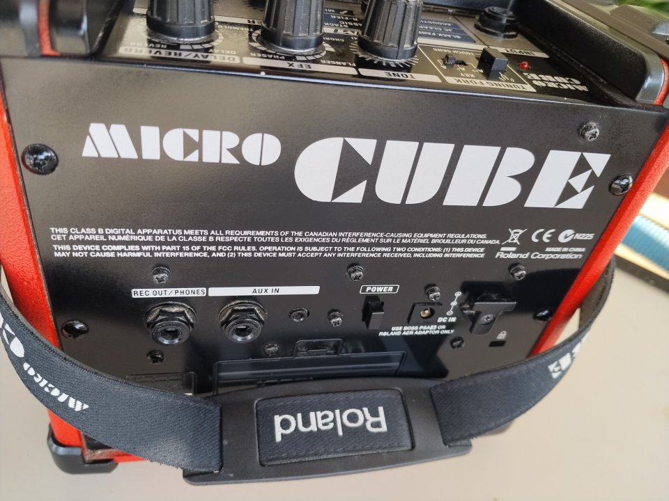 Roland Micro Cube de segunda mano · Foto 3 de 3 · Málaga · 70 €