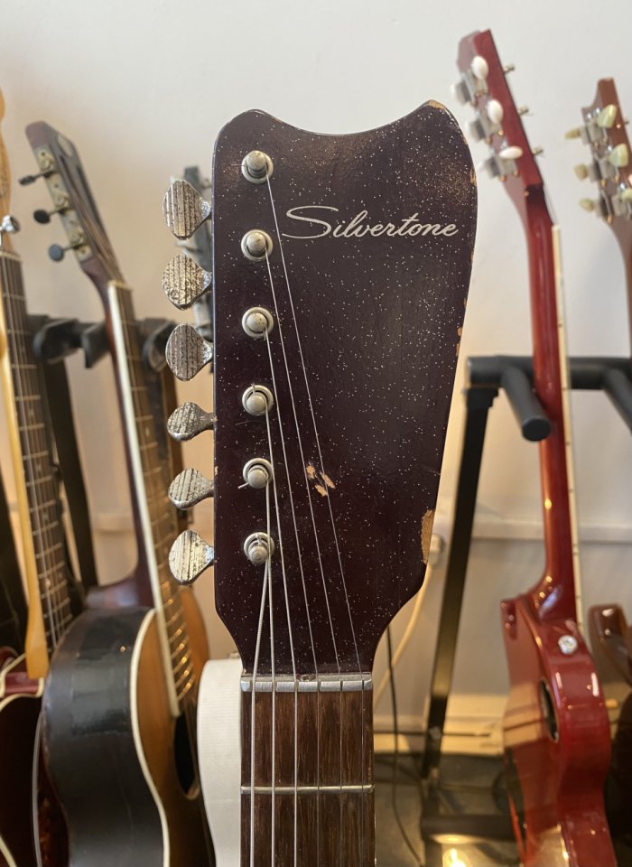 Silvertone 1457 con Amp-in-case de 1965 (amplificador de válvulas/estuche)