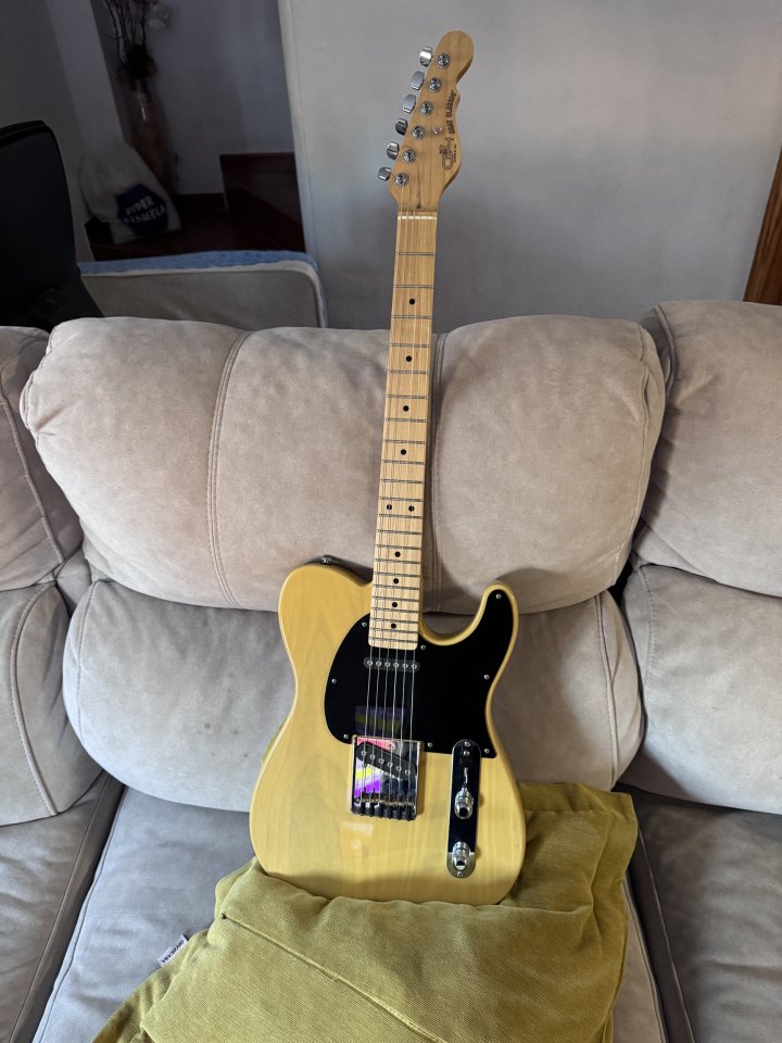 Busco Fender Stratocaster USA de segunda mano · Sevilla