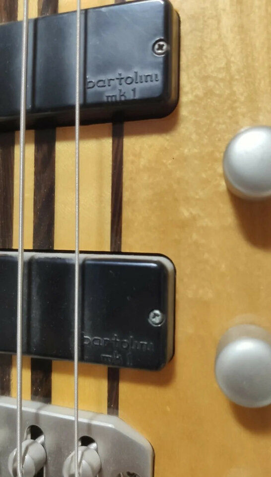 Bajo Cort Artisan A4 de 4 cuerdas Korea