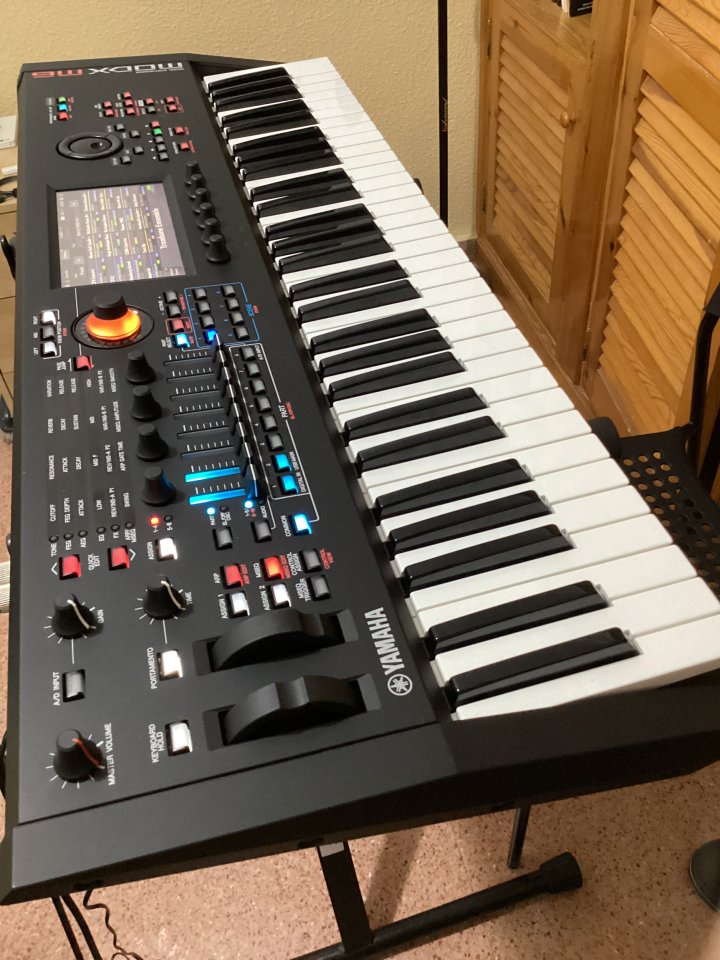 Teclado sintetizador Yamaha MODX M6 de segunda mano · Foto 1 de 5 · Murcia · 1100 €