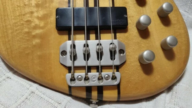 Bajo Cort Artisan A4 de 4 cuerdas Korea