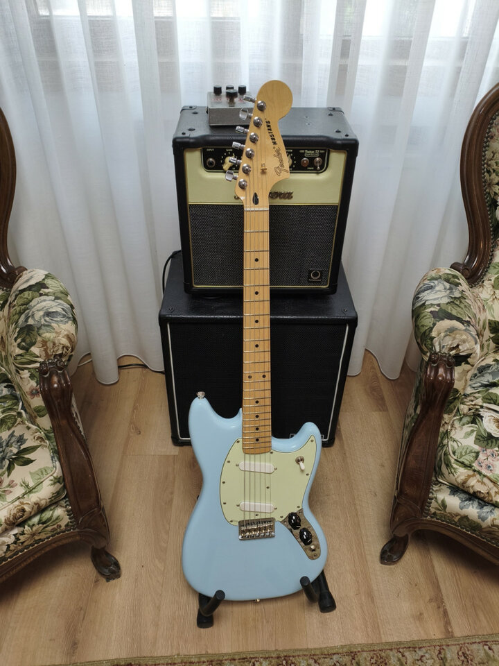 Fender Mustang